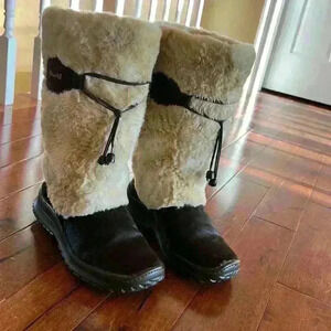 Luxury Pajar aprés ski boots wool fleece uppers with goat hair lowers! Alpaca!